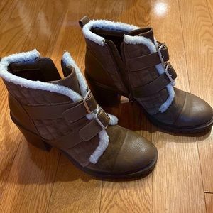Nine West size 8 faux suede and Sherpa bootie